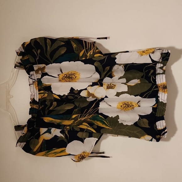 Beautiful Navy and Floral - Picture 2 of 10